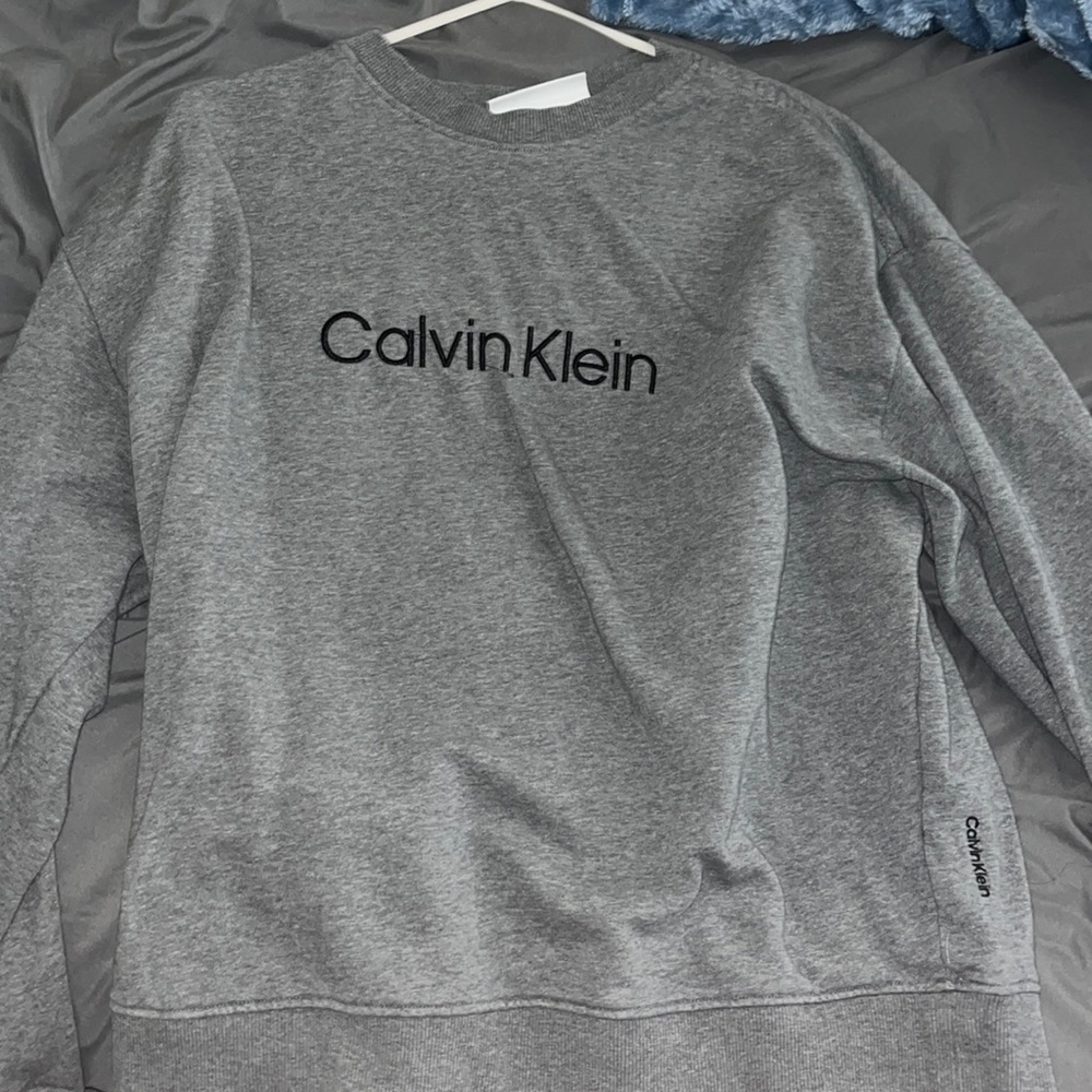 Men’s gray Calvin Klein sweater